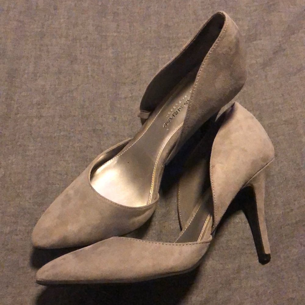 Gorgeous Gray Pumps - Size 8